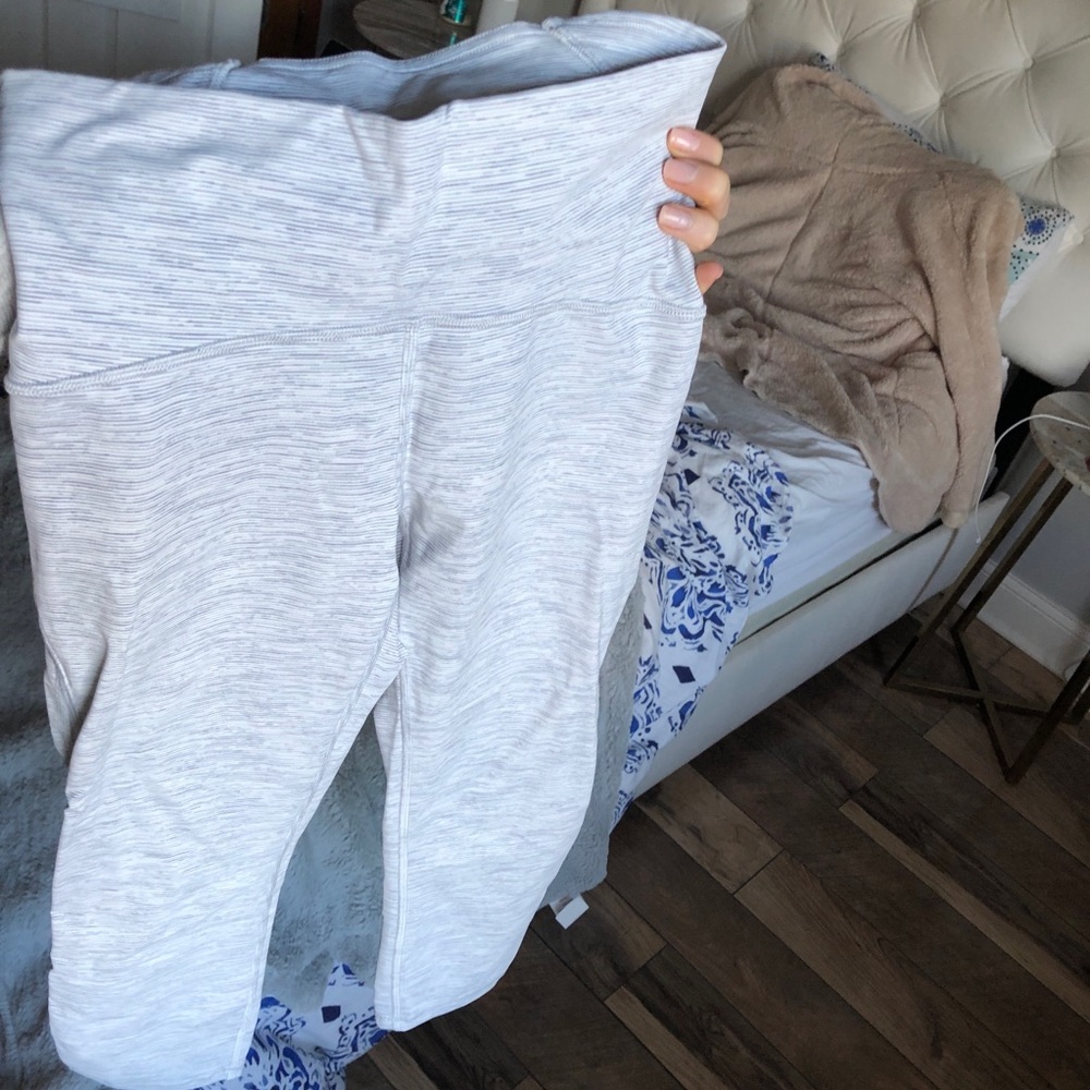 LULULEMON LEGGINGS LIGHT GREY AND WHITE